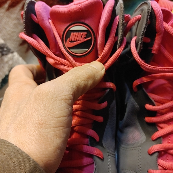 Mens Nike Hightop Basketball Shoes - Picture 4 of 11